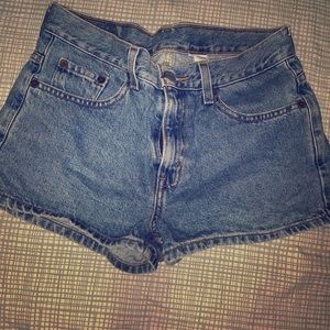 RETRO LEVI’s Jean Shorts🌻